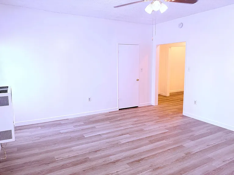 901 S Vermont Ave — Photo 15