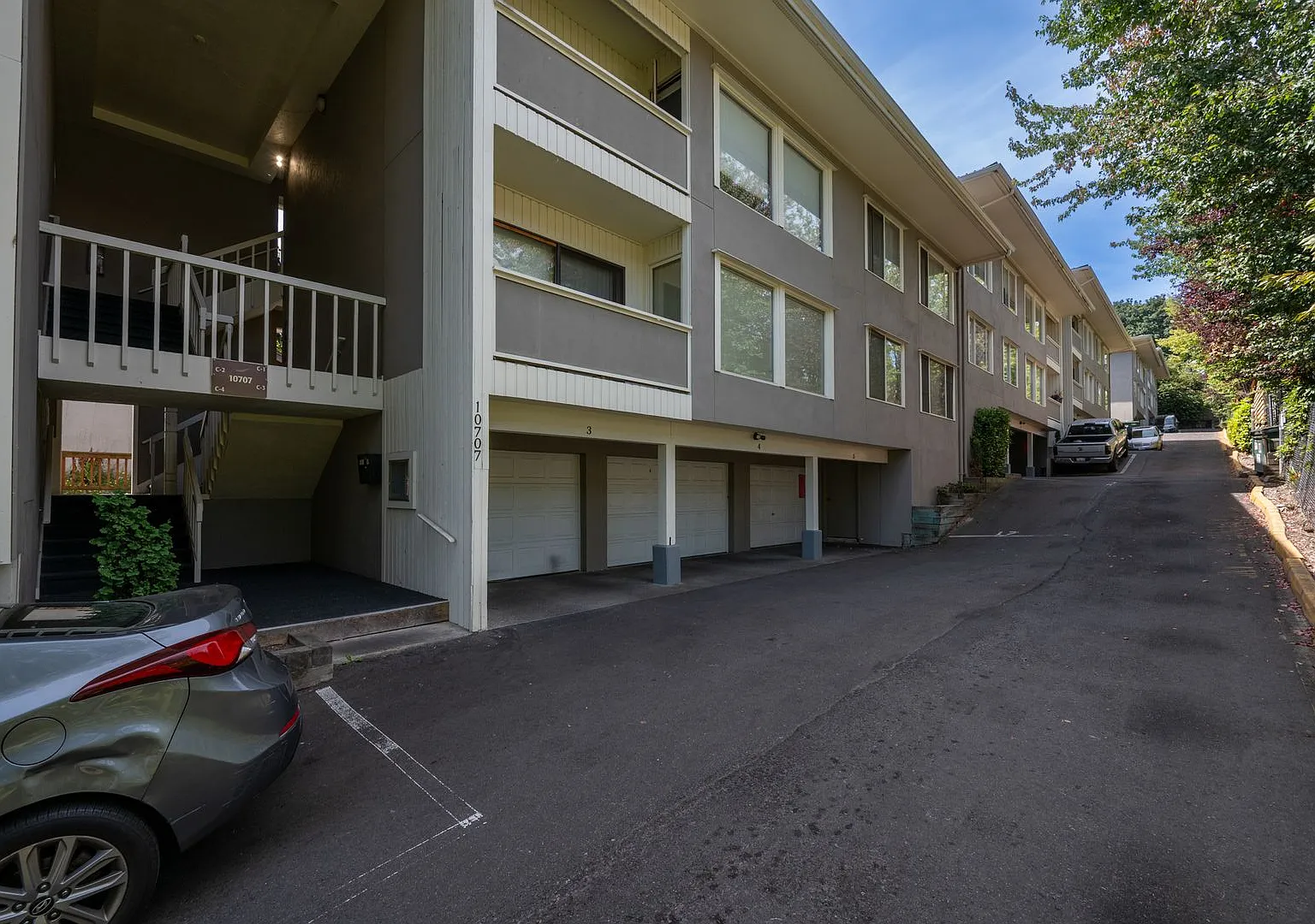Arbutus Apartments — Photo 3