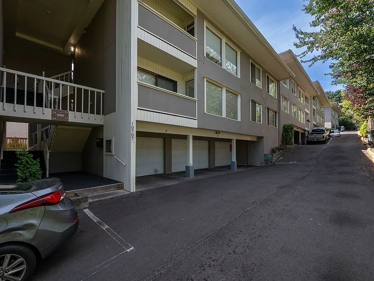 10705-10707 Des Moines Memorial Dr — Photo 3