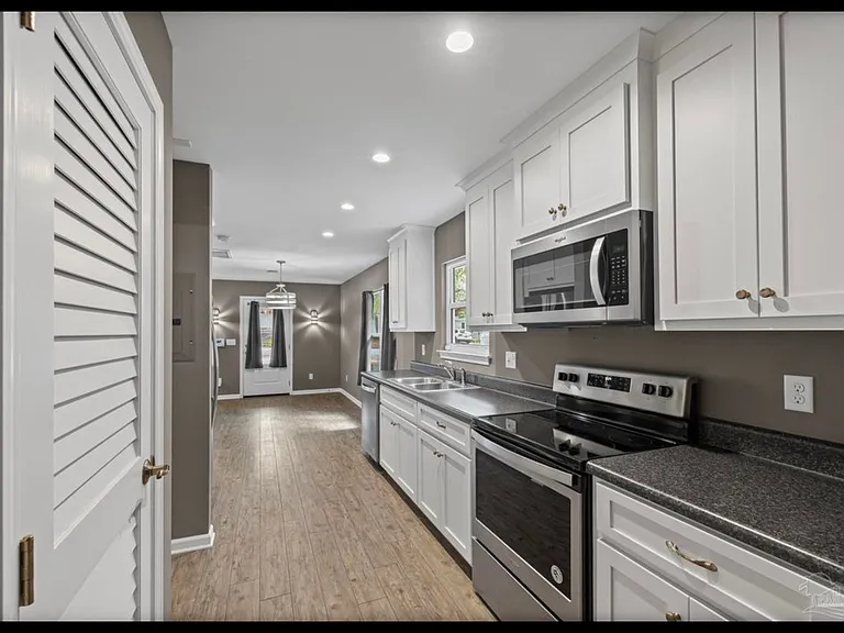 6609 Cedar St — Photo 5