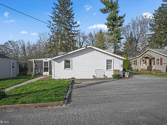 3rd image of 3 Greenlawn Dr