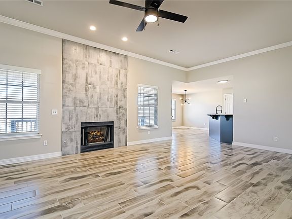 3rd image of 705 Earls Ct