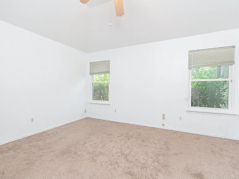 2406 Cactus Dr — Photo 13