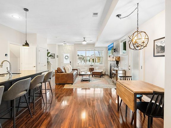 5th image of 10621 Waterford Rd