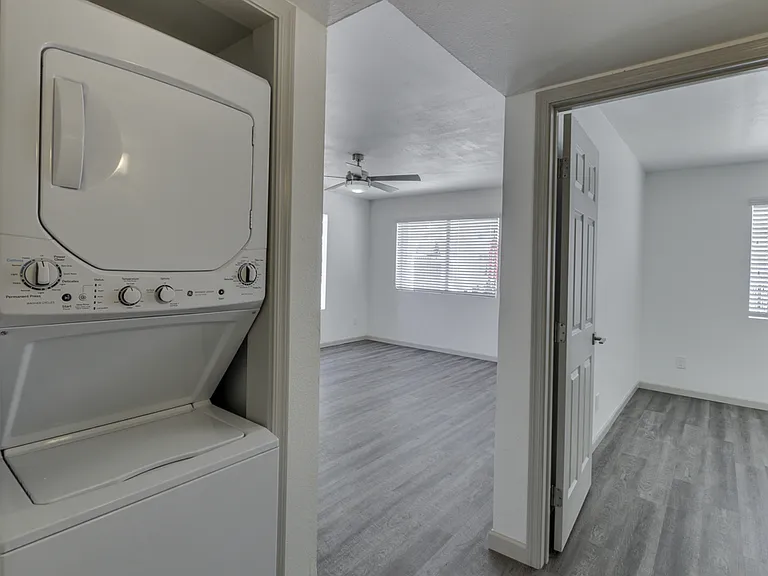 $0 First Month Rent! Remodeled 2 Bed Casita w/ Private Patio, W/D & Pool — Photo 22