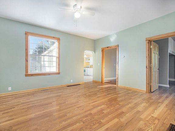 5th image of 714 E Foster St