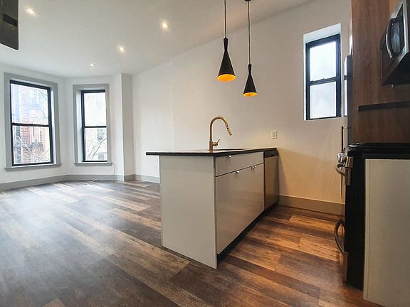 4th image of 1961 Madison Ave #2DA