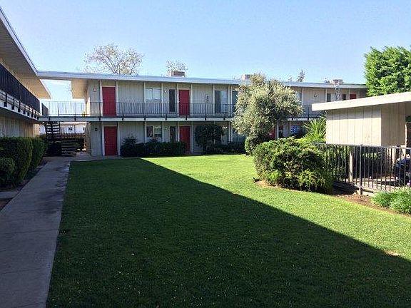 3rd image of 4854 E Tulare Ave APT 101