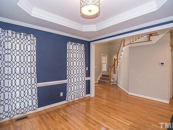 Dinning room to steps