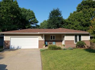 4507 Pin Oak Rd, Hutchinson, KS 67502