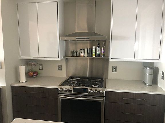 2nd image of 123 College Pl Unit 1505
