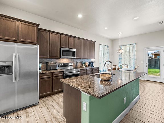4th image of 13816 Avenue W