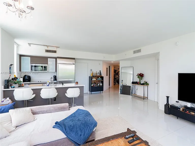 500 Brickell Ave #402 — Photo 3