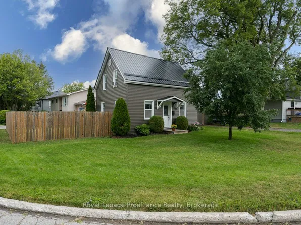 61 Pelham St, Quinte West, ON K8V 4T8