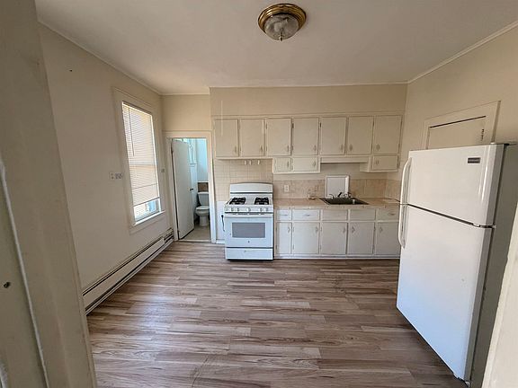 2nd image of 133 W 20th St APT 3