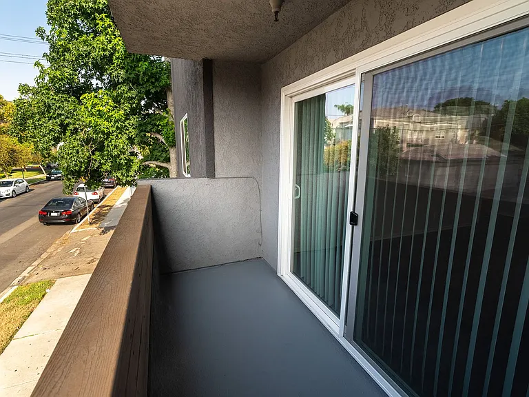 110 S Sweetzer Ave — Photo 66