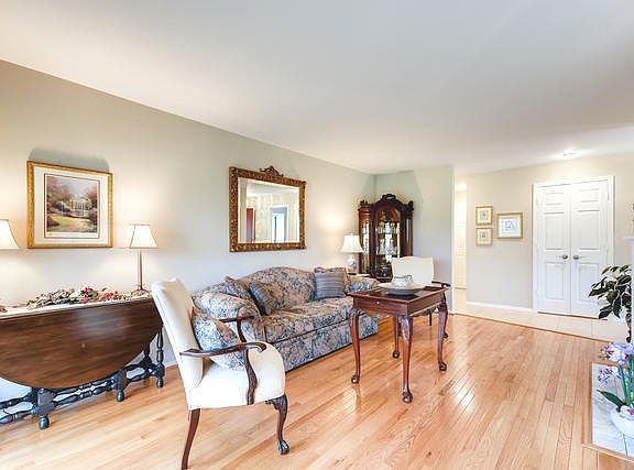 5th image of 945 Fairway Cir #539FFL