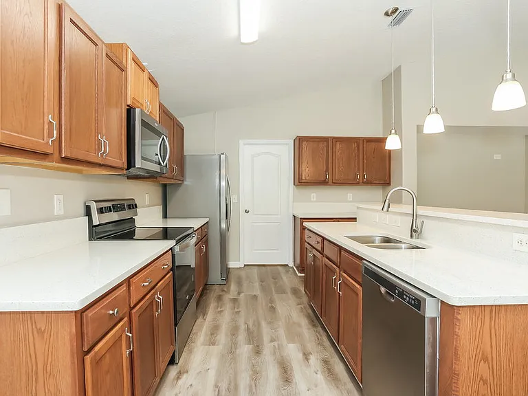 392 Bostwick Cir — Photo 8