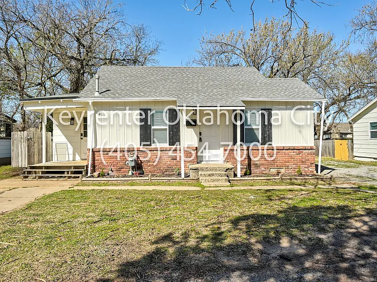 4913 N Willow Ave — Photo 2
