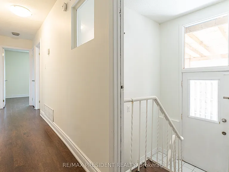 17 Manitou Cres #UPPER — Photo 14