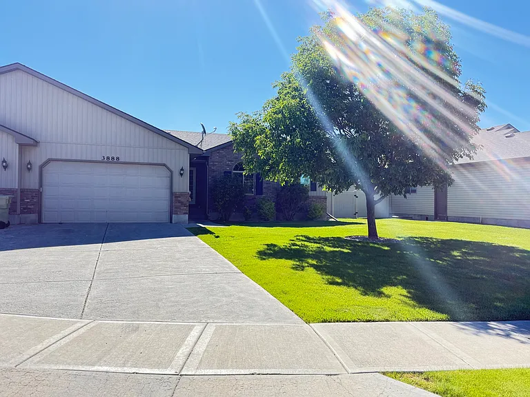 3888 Brighton Cir — Photo 34