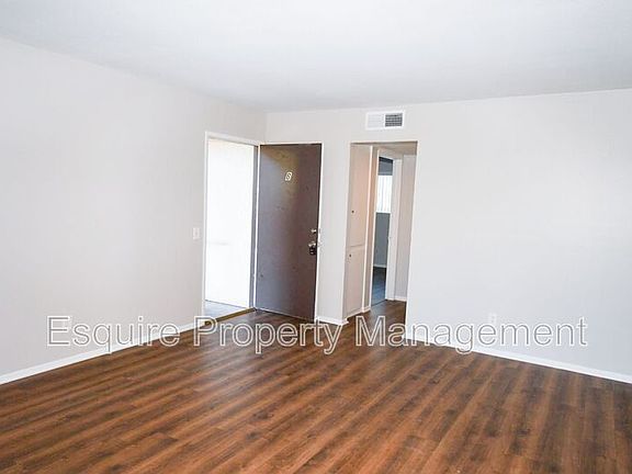 3rd image of 1920 Los Feliz Dr Unit B