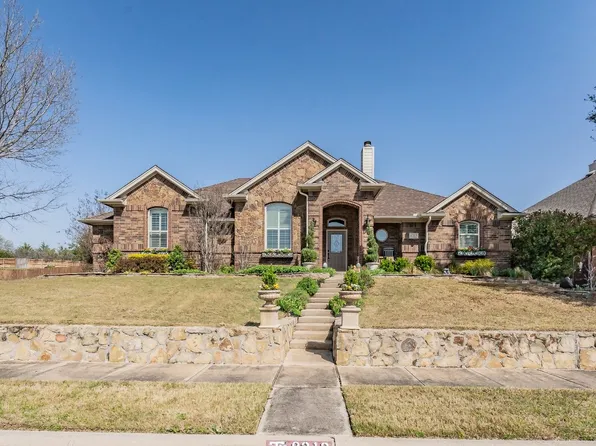 8212 Shady Valley Dr, Benbrook, TX 76116