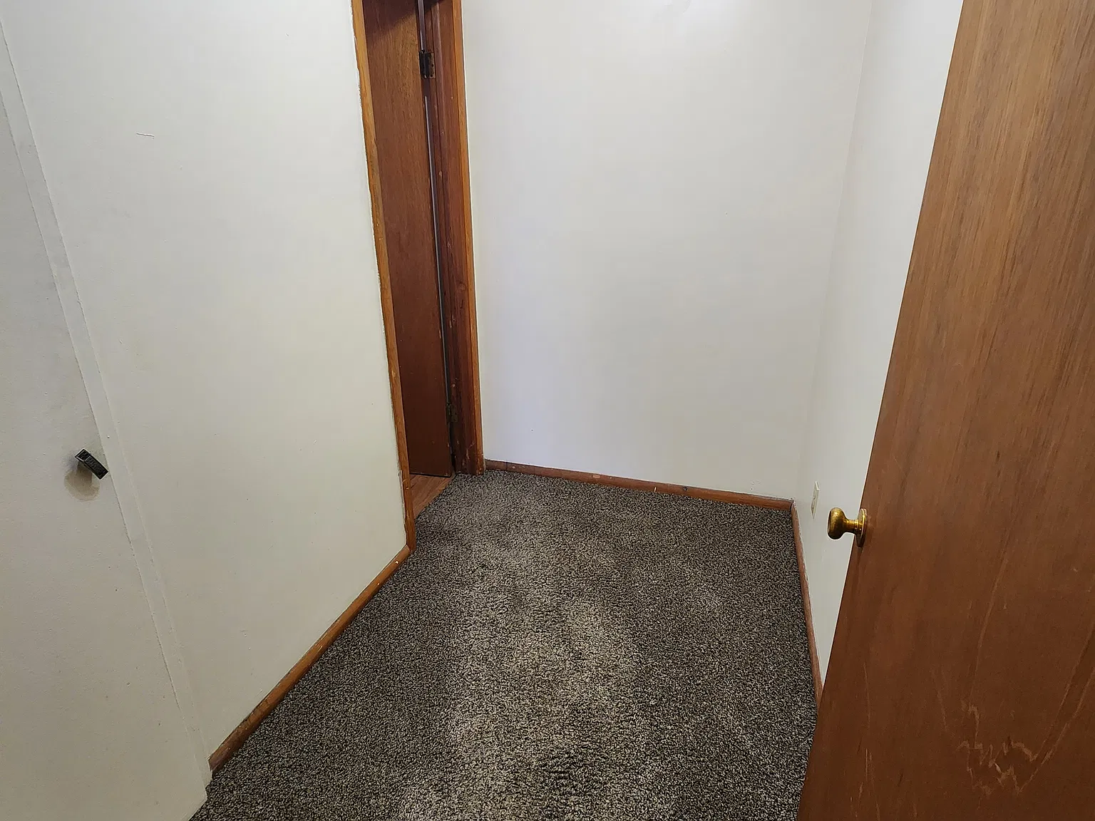 501 E Crawford St — Photo 3