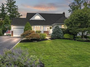 11 Parkview Dr, Commack, NY 11725