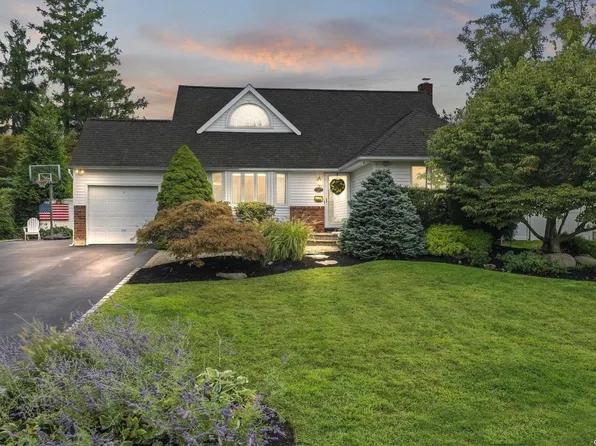 11 Parkview Drive, Commack, NY 11725