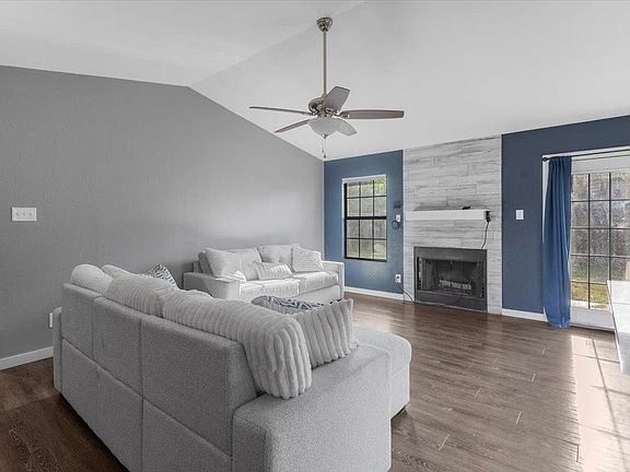 3rd image of 701 Southwood Dr