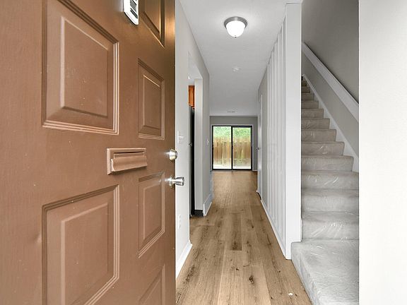 5th image of 85 Lancelot Ln