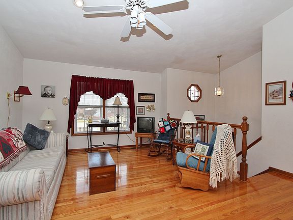 4th image of 951 Glenmore Dr