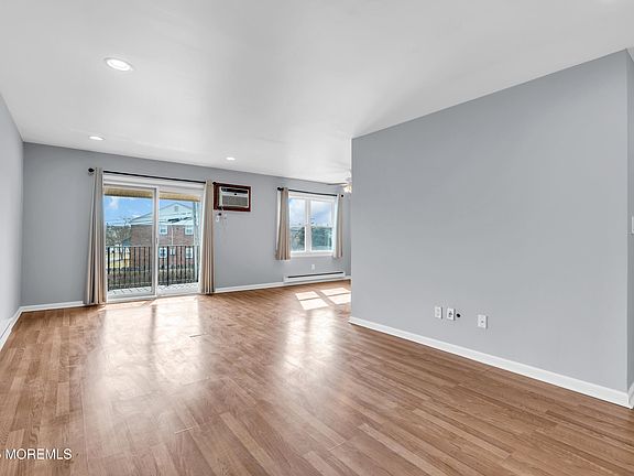 4th image of 320 Maryland Ave APT 11K