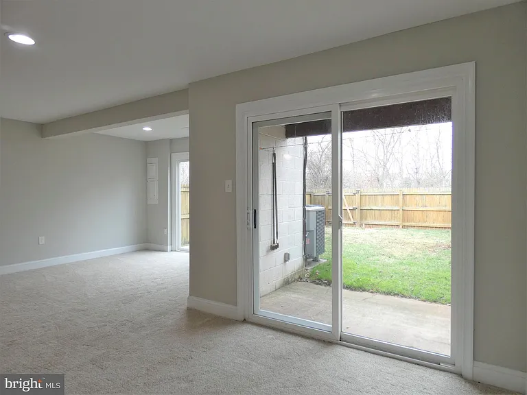 4128 Hamlin Ct — Photo 70