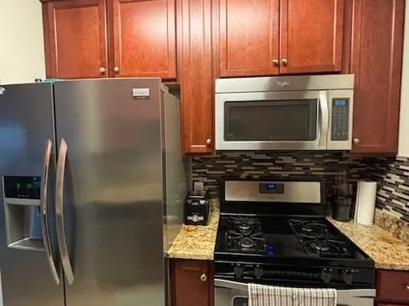 623 Doral Ct, Piscataway, NJ 08854