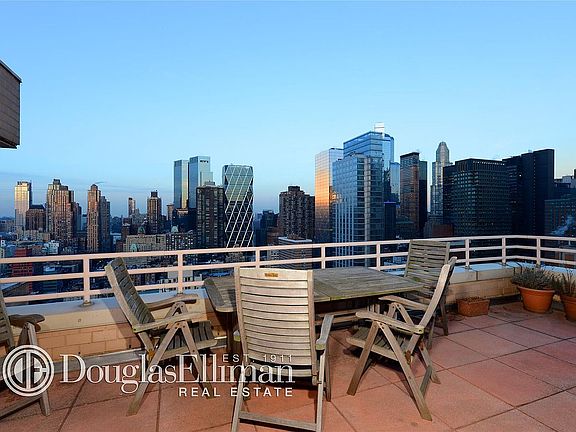 3rd image of 350 W 50th St #Ph1d