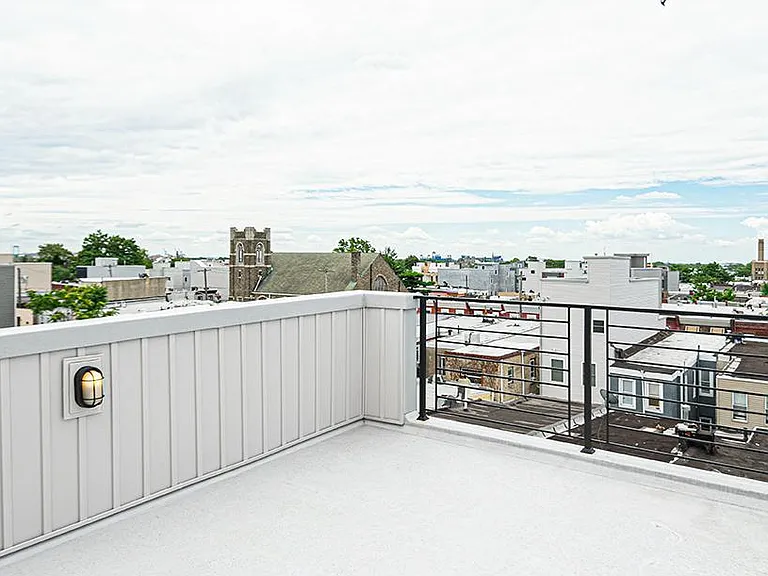 2137 Cross St — Photo 17