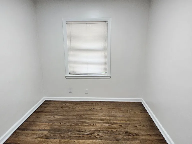 2752 Hawthorne Dr — Photo 7