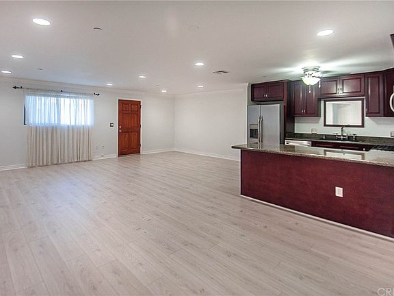 4th image of 5264 Satsuma Ave Unit 9