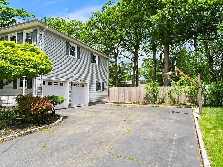 10 Woodruff Rd — Photo 2