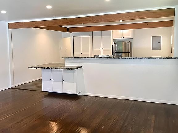 2nd image of 825 N Curson Ave