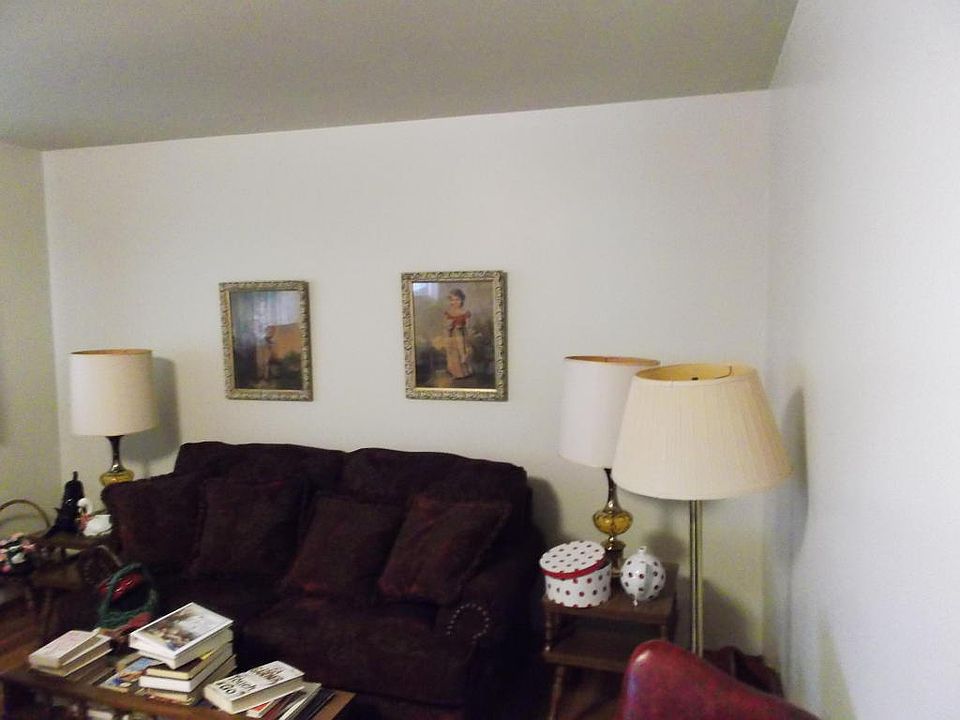 1st image of 401 Oak St