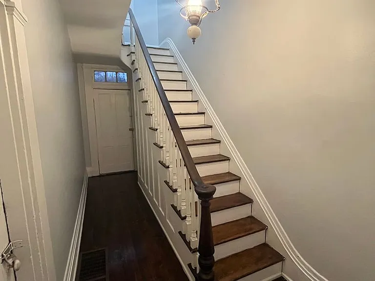 818 Main St — Photo 17