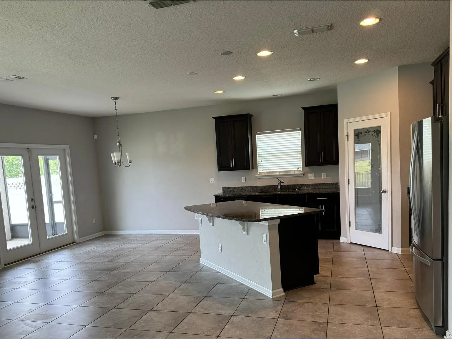 3 bed, 2.5 bath, 1999 sqft, $2,600 — Photo 2
