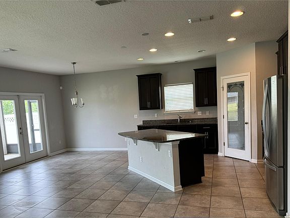 2nd image of 850 Glendale Ln