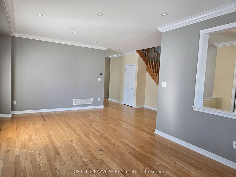 116 Sequin Dr — Photo 5