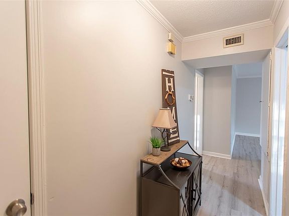 3rd image of 5701 Williamsburg Ln