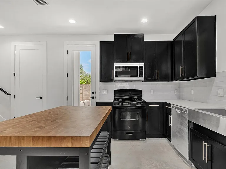 408 W Odell St #2 — Photo 12