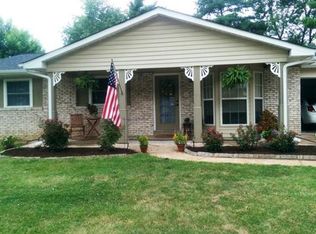 407 Woodcliff Manor Rd, Saint Charles, MO 63303